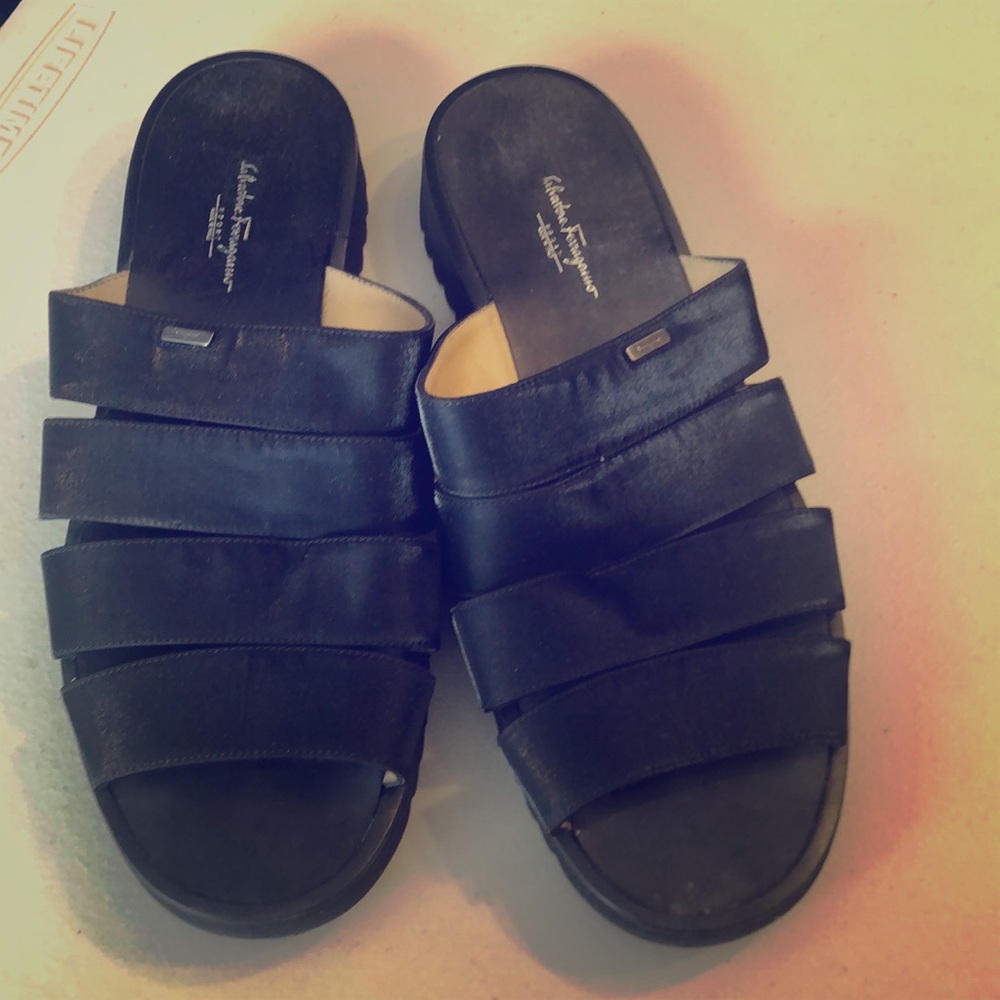 Shoe